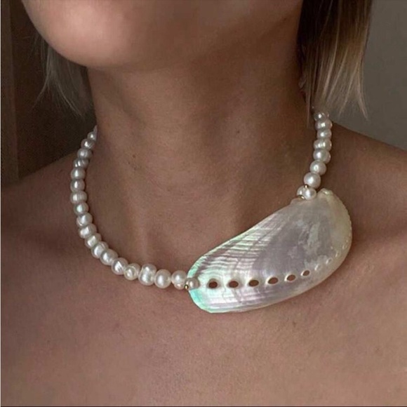 Fine Jewelry Jewelry - Pearl and Shell Necklace New
